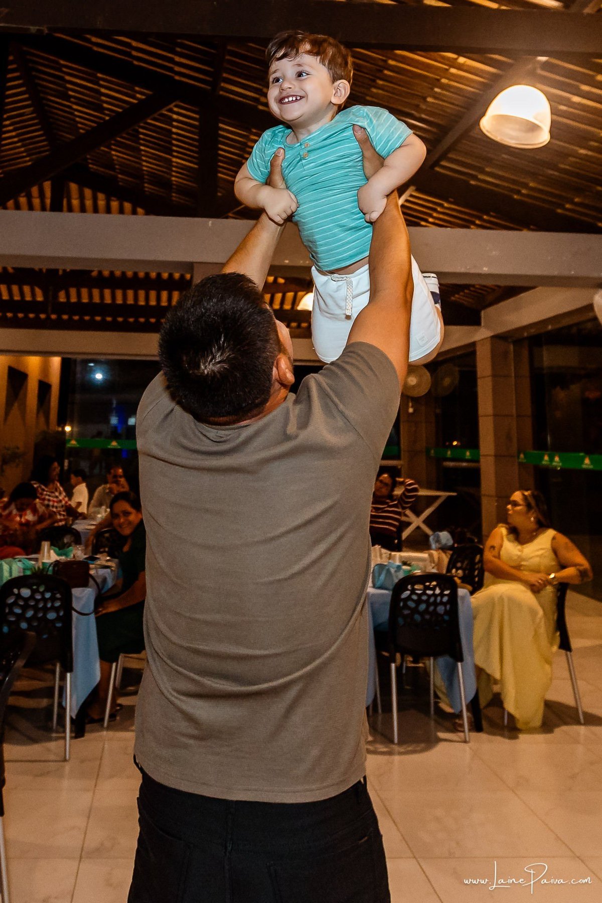 fotografia de Aniversario infantil, festa de 1 ano de Matias no Condomínio Green Club em Parnamirim, com tema minhas aventuras, brincadeiras, música com Tio Fernando, diversão para as crianças e muito carinho de familiares e amigos.