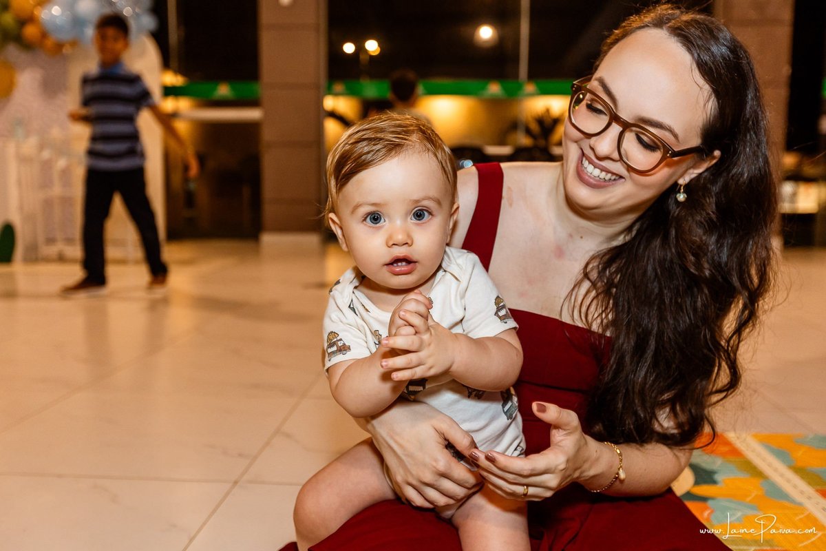 fotografia de Aniversario infantil, festa de 1 ano de Matias no Condomínio Green Club em Parnamirim, com tema minhas aventuras, brincadeiras, música com Tio Fernando, diversão para as crianças e muito carinho de familiares e amigos.
