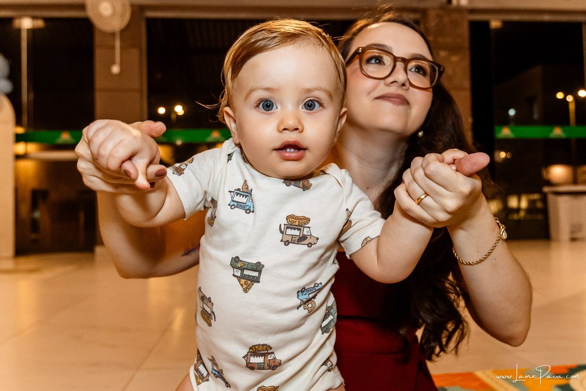 fotografia de Aniversario infantil, festa de 1 ano de Matias no Condomínio Green Club em Parnamirim, com tema minhas aventuras, brincadeiras, música com Tio Fernando, diversão para as crianças e muito carinho de familiares e amigos.