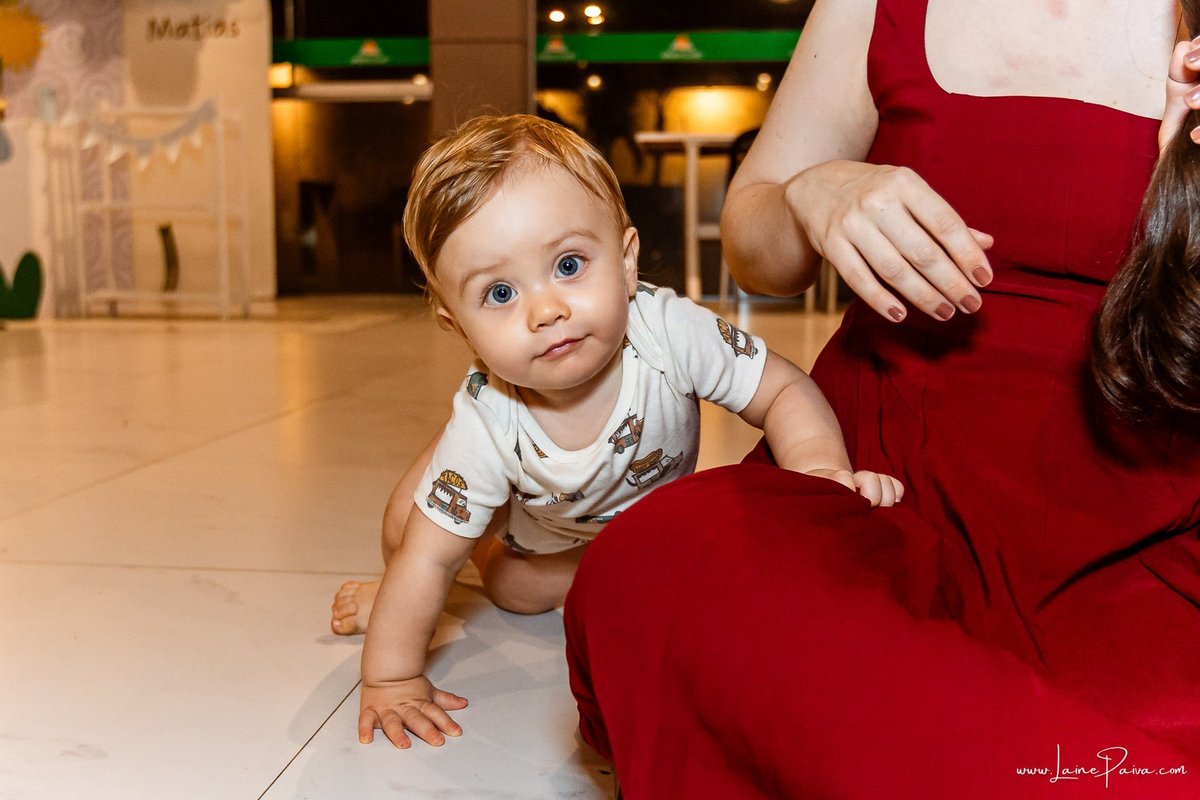 fotografia de Aniversario infantil, festa de 1 ano de Matias no Condomínio Green Club em Parnamirim, com tema minhas aventuras, brincadeiras, música com Tio Fernando, diversão para as crianças e muito carinho de familiares e amigos.