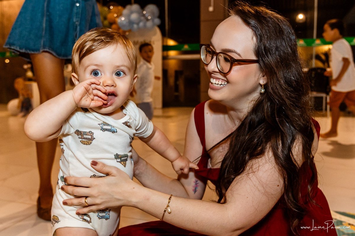fotografia de Aniversario infantil, festa de 1 ano de Matias no Condomínio Green Club em Parnamirim, com tema minhas aventuras, brincadeiras, música com Tio Fernando, diversão para as crianças e muito carinho de familiares e amigos.