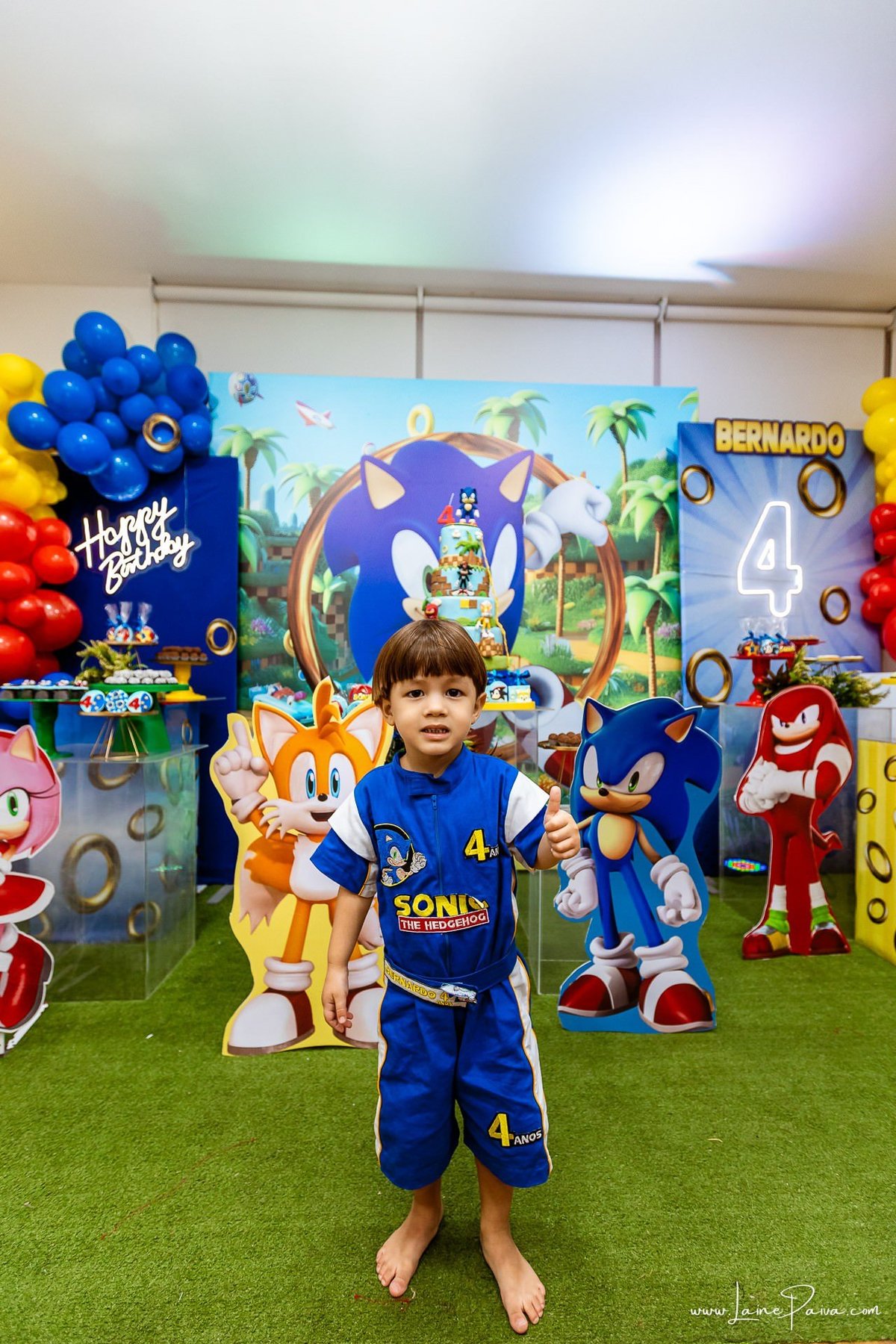 fotografia de Aniversario infantil, festa de 4 anos de Bernardo no Viva Park de Ponta Negra em Natal, com tema Sonic, brincadeiras, piscina de bolinhas, cama elásticas, diversão para as crianças e muito carinho de familiares e amigos, fotografo infantil