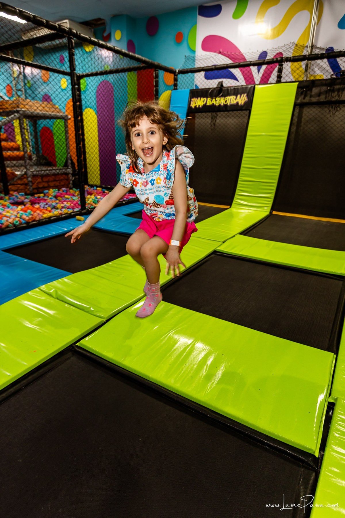 fotografia de Aniversario infantil, festa de 4 anos de Bernardo no Viva Park de Ponta Negra em Natal, com tema Sonic, brincadeiras, piscina de bolinhas, cama elásticas, diversão para as crianças e muito carinho de familiares e amigos, fotografo infantil