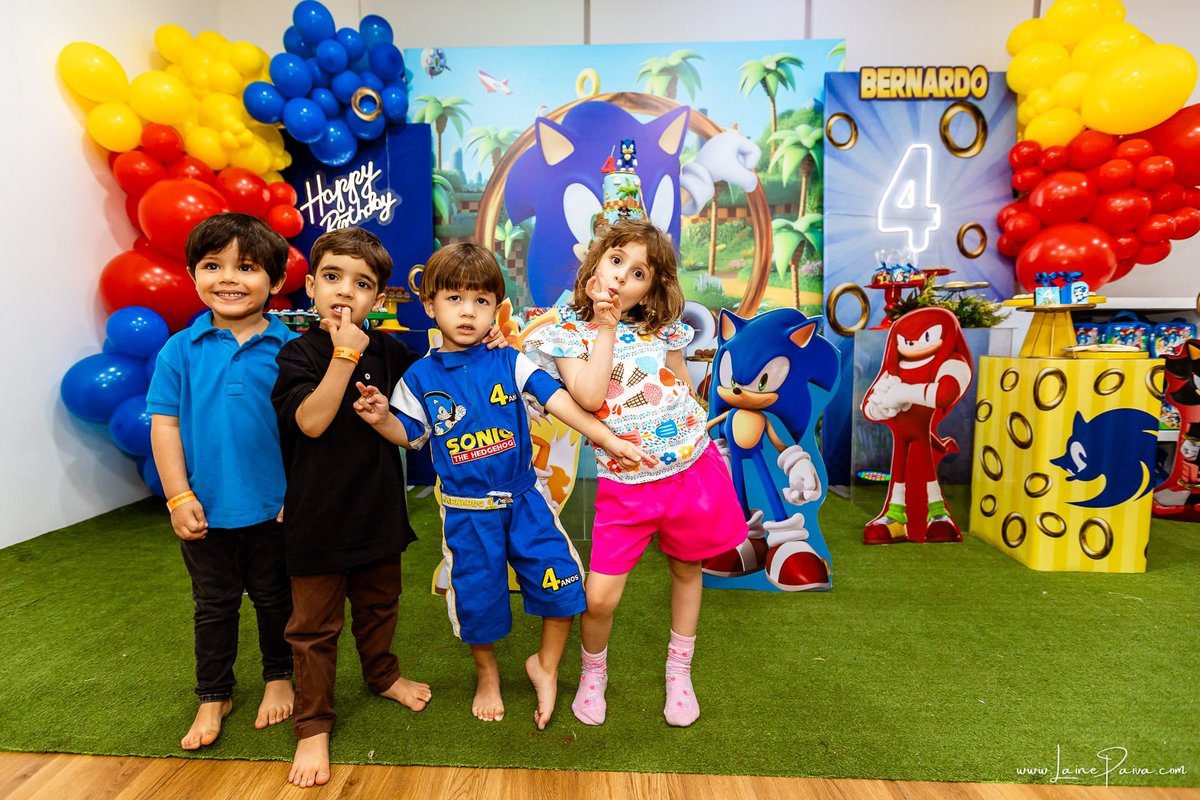 fotografia de Aniversario infantil, festa de 4 anos de Bernardo no Viva Park de Ponta Negra em Natal, com tema Sonic, brincadeiras, piscina de bolinhas, cama elásticas, diversão para as crianças e muito carinho de familiares e amigos, fotografo infantil