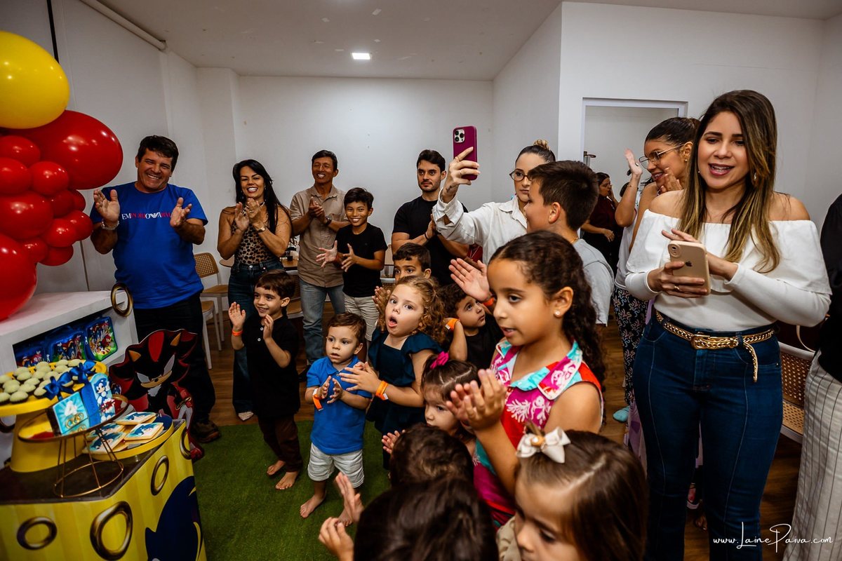 fotografia de Aniversario infantil, festa de 4 anos de Bernardo no Viva Park de Ponta Negra em Natal, com tema Sonic, brincadeiras, piscina de bolinhas, cama elásticas, diversão para as crianças e muito carinho de familiares e amigos, fotografo infantil