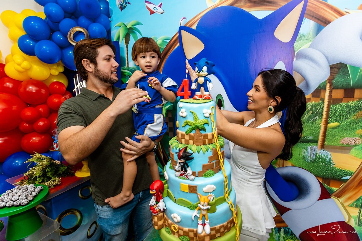 fotografia de Aniversario infantil, festa de 4 anos de Bernardo no Viva Park de Ponta Negra em Natal, com tema Sonic, brincadeiras, piscina de bolinhas, cama elásticas, diversão para as crianças e muito carinho de familiares e amigos, fotografo infantil