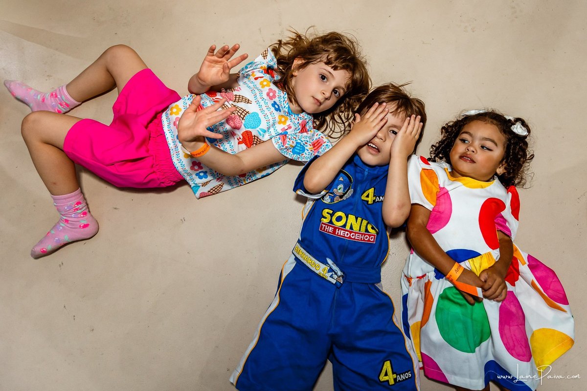 fotografia de Aniversario infantil, festa de 4 anos de Bernardo no Viva Park de Ponta Negra em Natal, com tema Sonic, brincadeiras, piscina de bolinhas, cama elásticas, diversão para as crianças e muito carinho de familiares e amigos, fotografo infantil