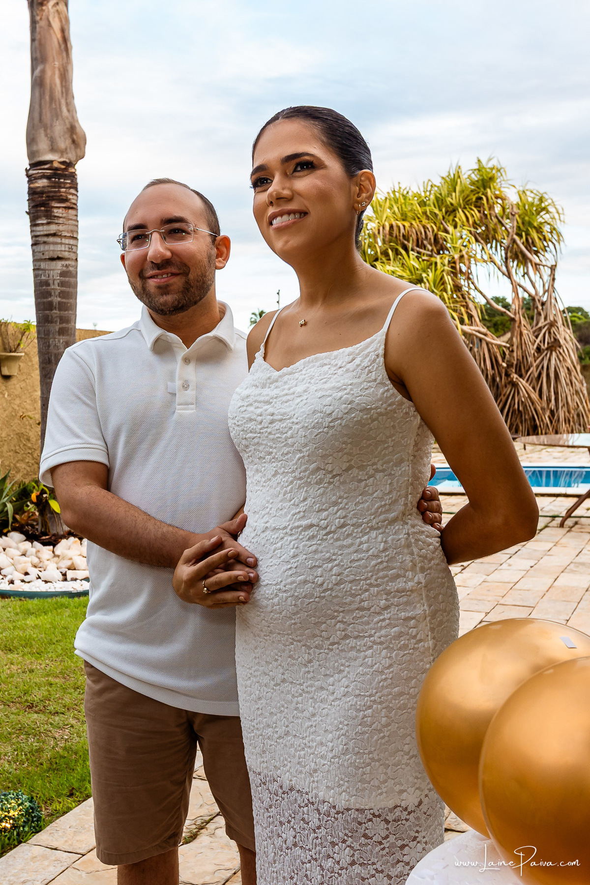 Fotografia de chá revelação intimista em casa, primeiro filho de Fernanda e Samuel, revelação da chegada de Maria com a família reunida, emoção, momentos espontâneos e fotografia documental de família em Natal/RN, fotógrafa de chá revelação.