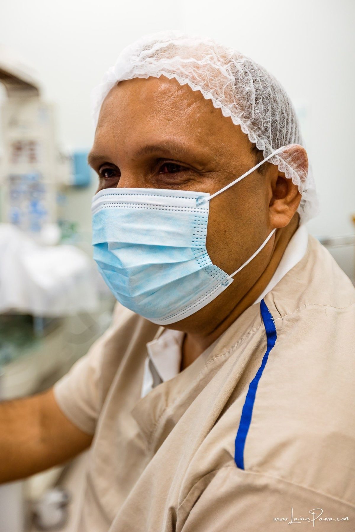 Fotografia de parto no Hospital da Unimed em Natal/RN. Nascimento de Maria Luísa por cesariana. Registro dos primeiros momentos de vida ao lado de Helenna e João. Fotógrafa de parto e família em Natal, cobertura completa do nascimento com olhar documental