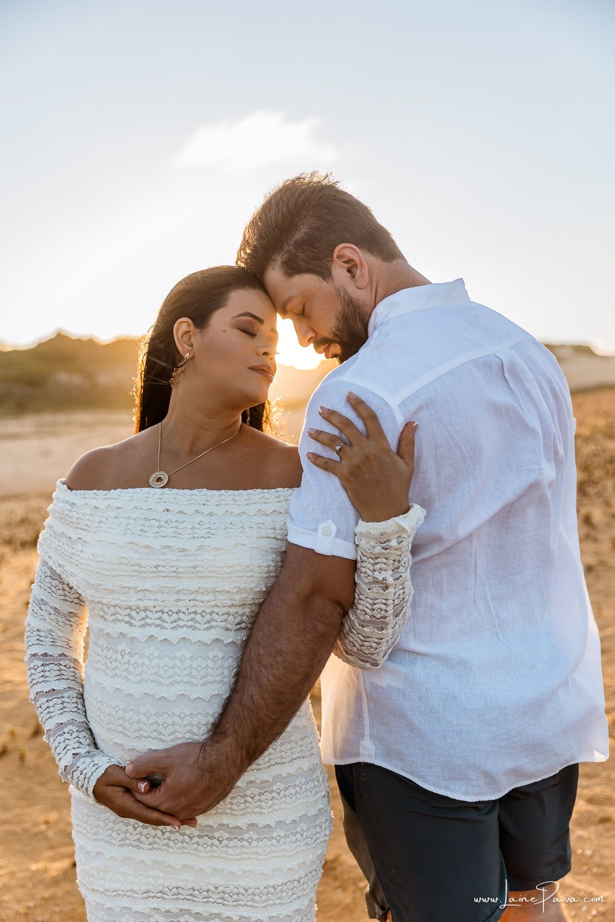 Ensaio de gestante na Praia de Pium, Parnamirim/RN. Camila e Everton vieram do Acre para registrar a espera por Diogo em uma sessão de fotografia de gravidez na praia, ensaio externo de maternidade e fotografia de família.