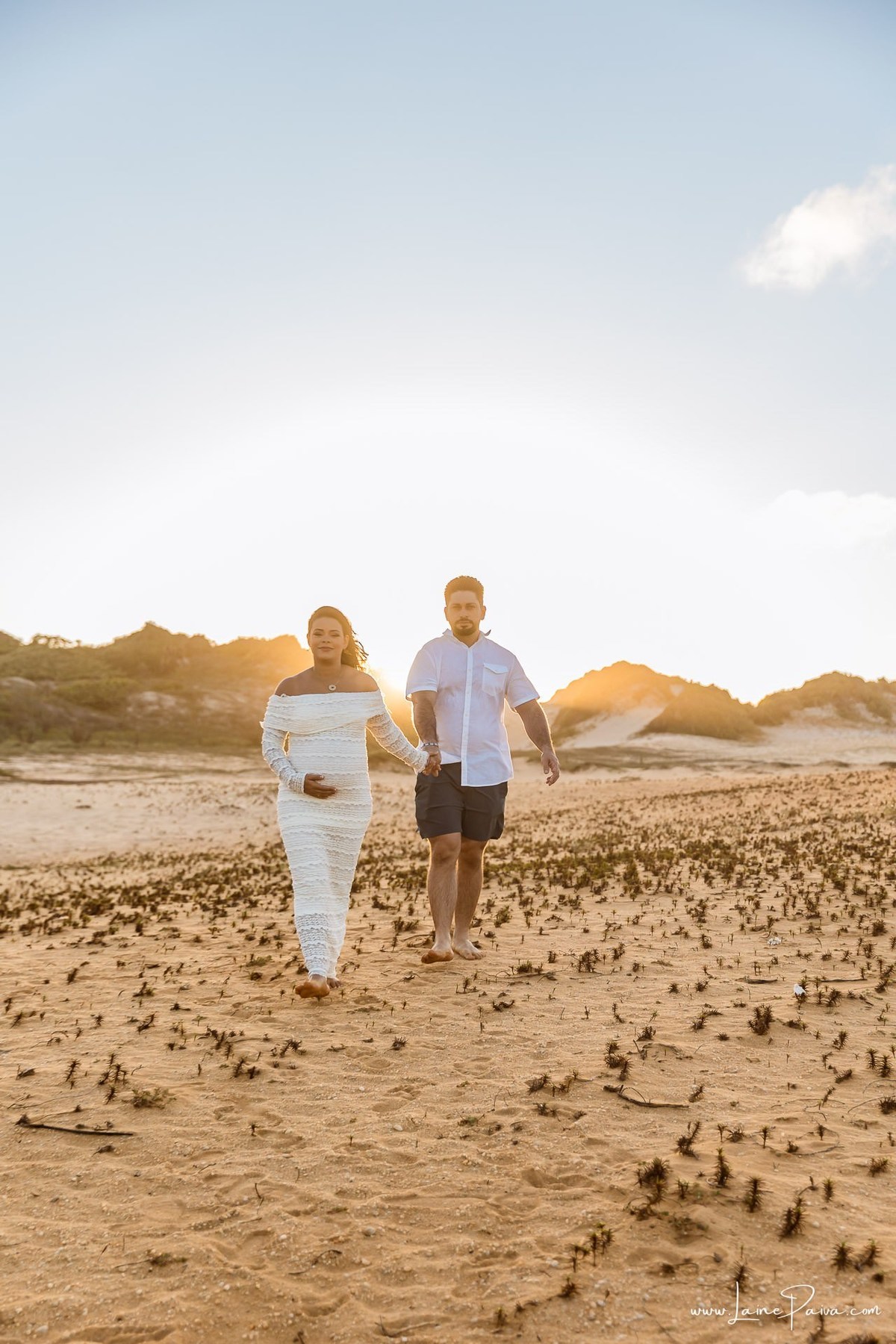 Ensaio de gestante na Praia de Pium, Parnamirim/RN. Camila e Everton vieram do Acre para registrar a espera por Diogo em uma sessão de fotografia de gravidez na praia, ensaio externo de maternidade e fotografia de família.