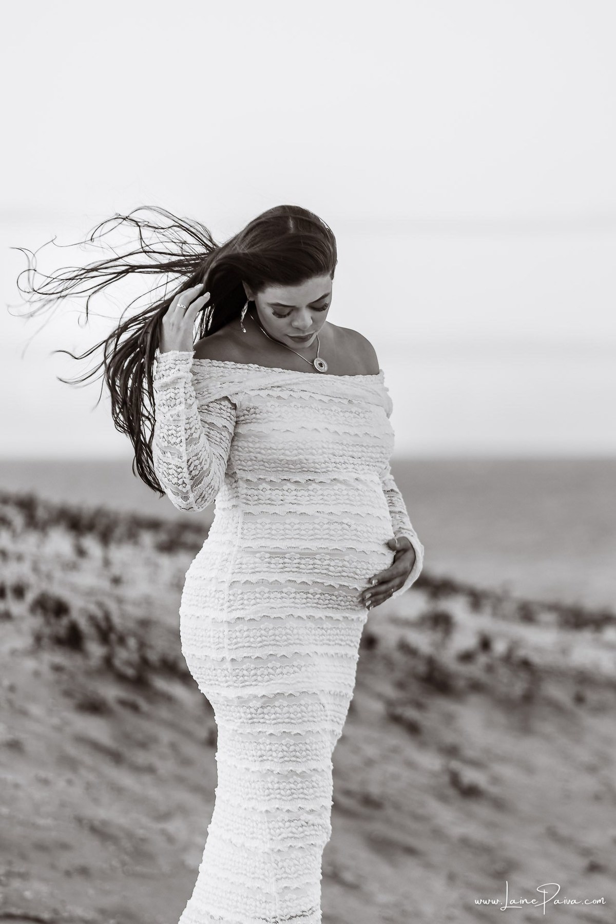 Ensaio de gestante na Praia de Pium, Parnamirim/RN. Camila e Everton vieram do Acre para registrar a espera por Diogo em uma sessão de fotografia de gravidez na praia, ensaio externo de maternidade e fotografia de família.