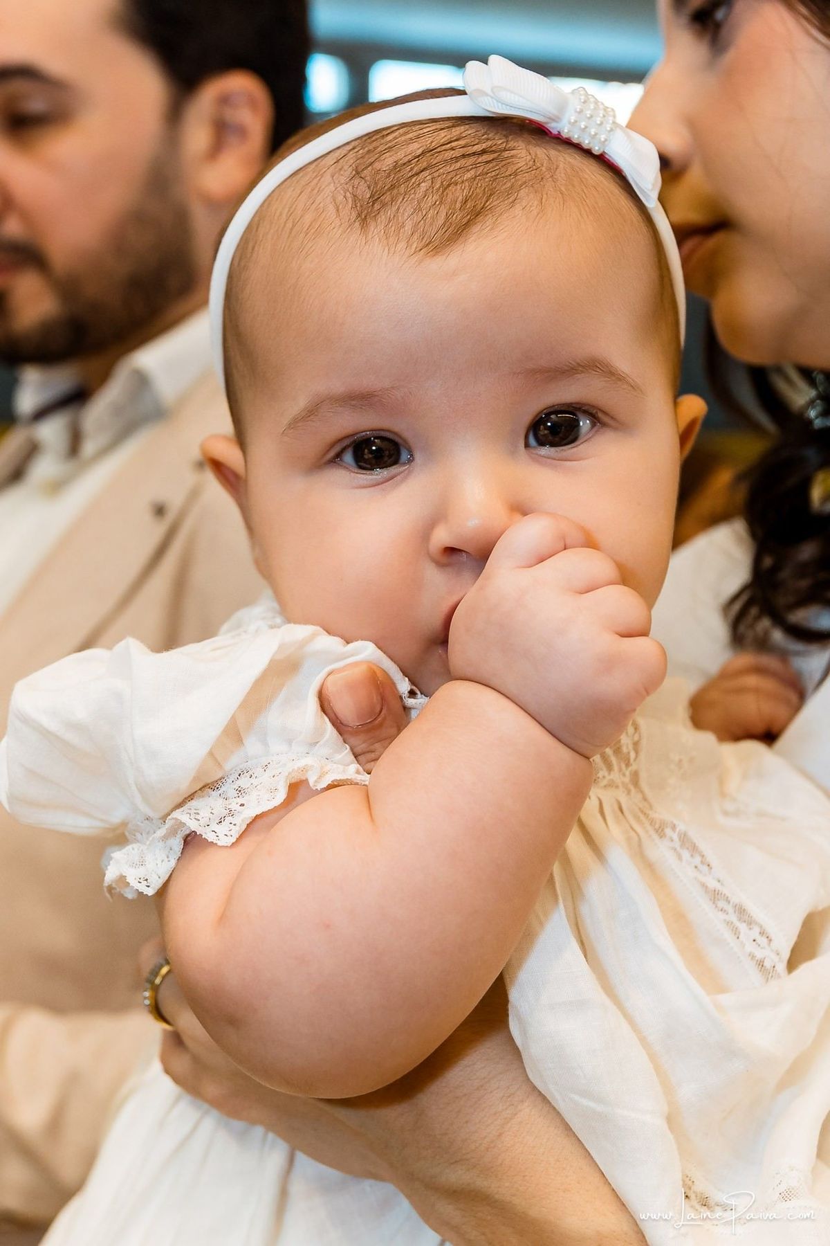 Fotografia de batizado em Natal RN, registro documental e fotografia de família. Batismo de Eliza na Paróquia São José de Anchieta, Lagoa Nova. Fotógrafa de batizado em Natal para registrar momentos de fé, emoção e amor.