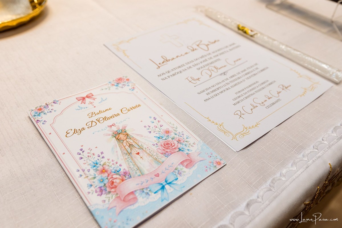 Fotografia de batizado em Natal RN, registro documental e fotografia de família. Batismo de Eliza na Paróquia São José de Anchieta, Lagoa Nova. Fotógrafa de batizado em Natal para registrar momentos de fé, emoção e amor.