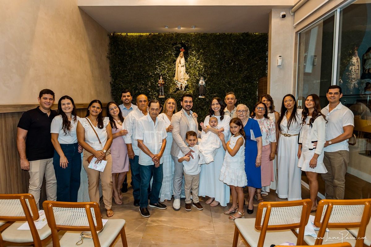 Fotografia de batizado em Natal RN, registro documental e fotografia de família. Batismo de Eliza na Paróquia São José de Anchieta, Lagoa Nova. Fotógrafa de batizado em Natal para registrar momentos de fé, emoção e amor.