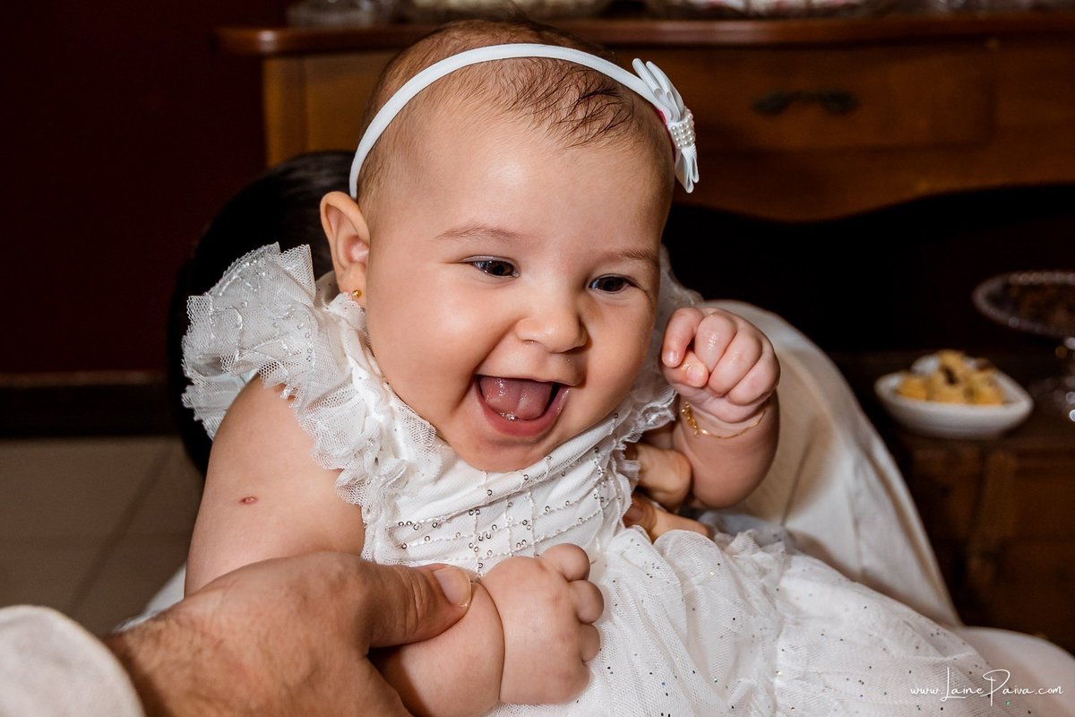 Fotografia de batizado em Natal RN, registro documental e fotografia de família. Batismo de Eliza na Paróquia São José de Anchieta, Lagoa Nova. Fotógrafa de batizado em Natal para registrar momentos de fé, emoção e amor.