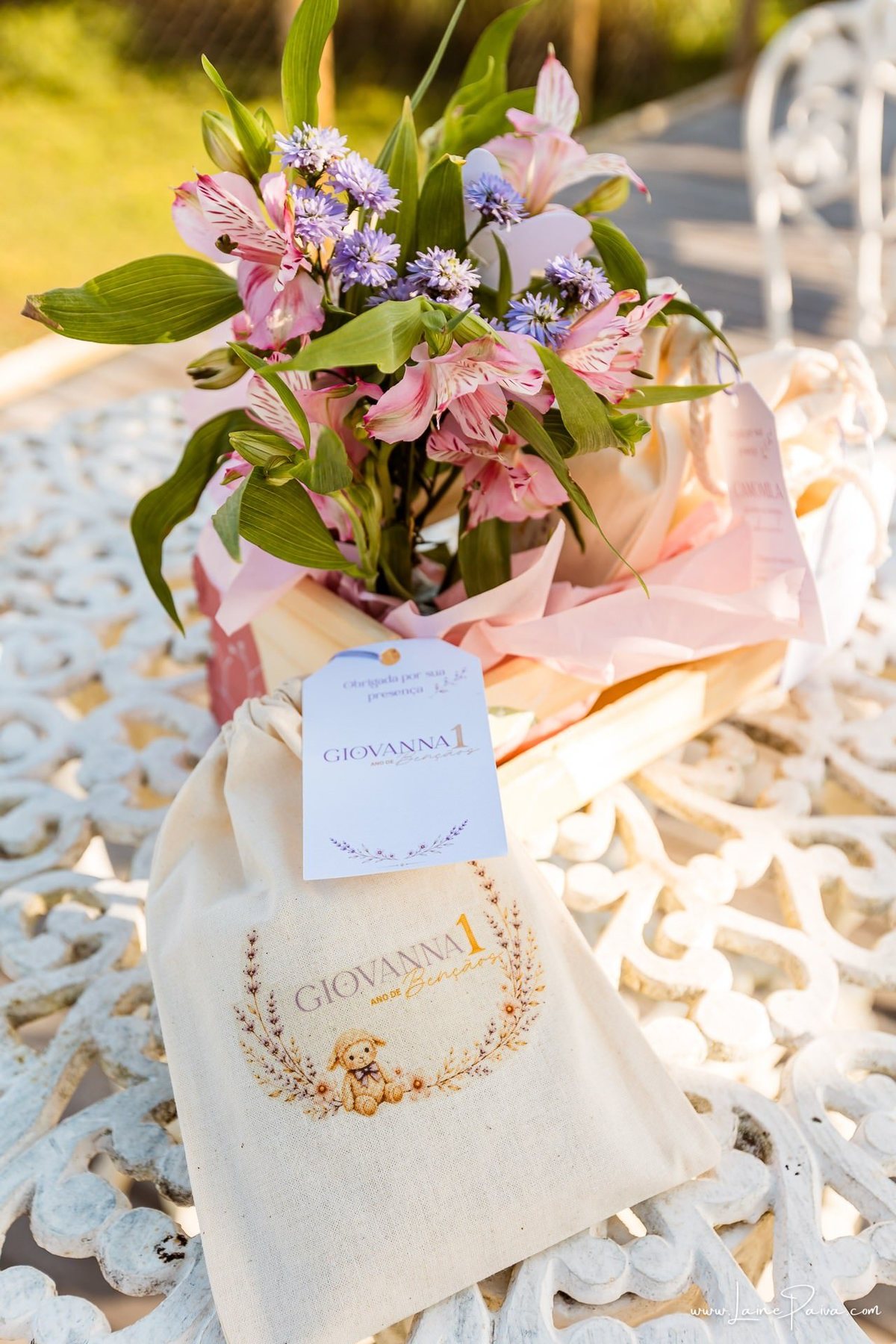 Lembrança do primeiro aniversário de Giovana, preparada com carinho para os convidados. Um detalhe especial da decoração da festa infantil no Complexo Capiba, em Natal, celebrando um ano de vida e muitas memórias.