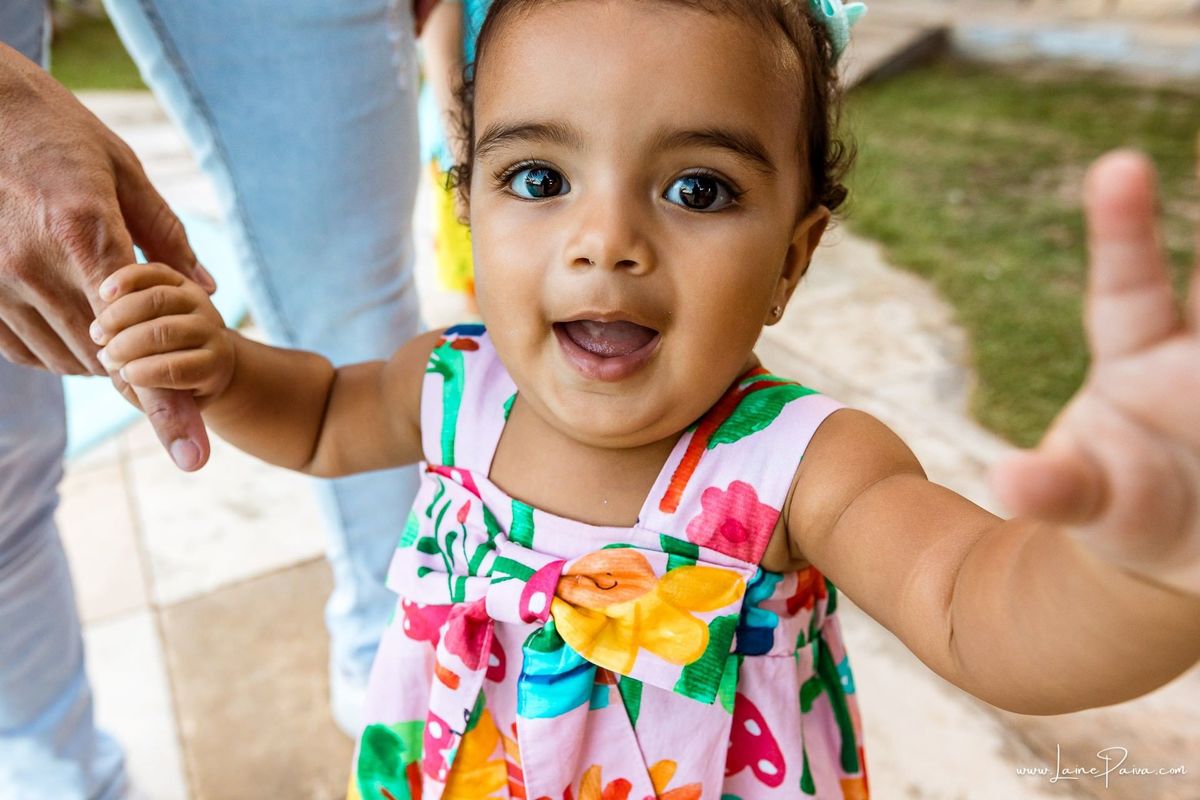 Amiguinhos de Giovana se divertem durante a festa de 1 ano no Complexo Capiba, em Natal. Registros espontâneos das crianças brincando e aproveitando uma tarde especial de aniversário infantil.