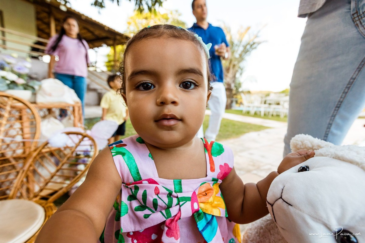 Amiguinhos de Giovana se divertem durante a festa de 1 ano no Complexo Capiba, em Natal. Registros espontâneos das crianças brincando e aproveitando uma tarde especial de aniversário infantil.