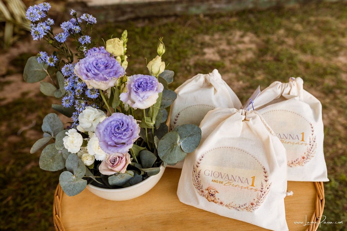 Lembrança do primeiro aniversário de Giovana, preparada com carinho para os convidados. Um detalhe especial da decoração da festa infantil no Complexo Capiba, em Natal, celebrando um ano de vida e muitas memórias.