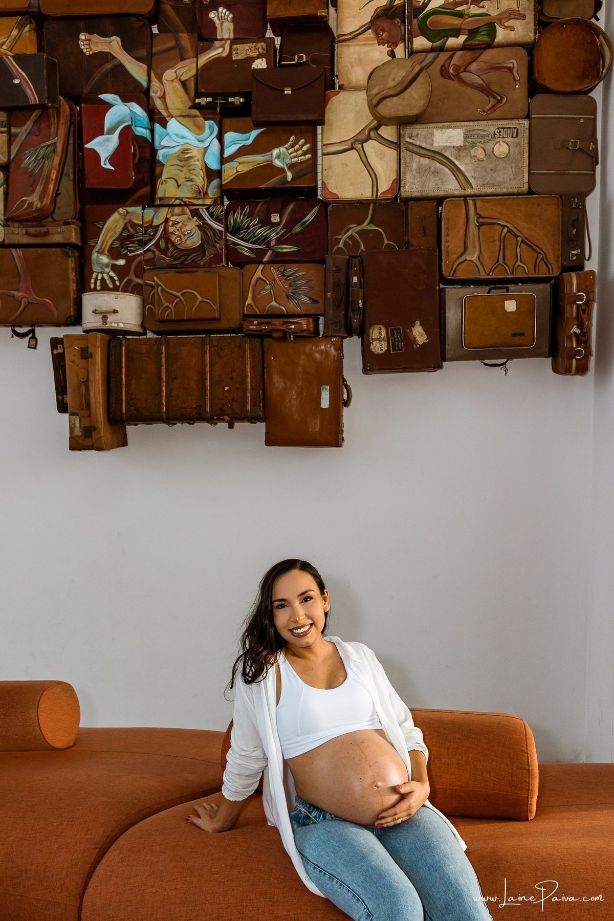Fotografia de gestante no Complexo da Rampa, em Natal, com Dayza celebrando a chegada de Maria Isadora. Um ensaio de gravidez marcado por afeto, conexão e a beleza do pôr do sol no Rio Potengi