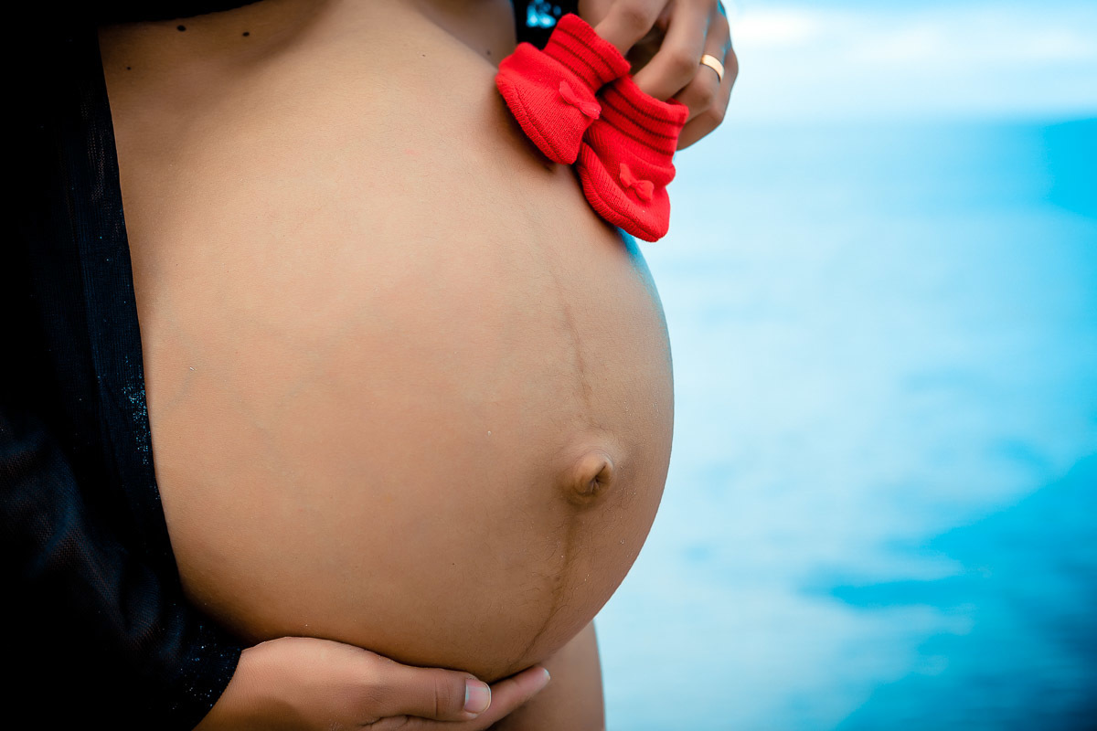 gestante com sapatinho na barriga