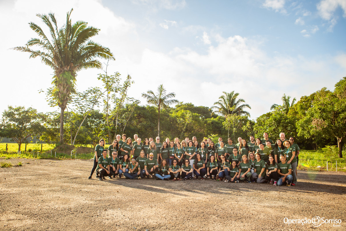 time de voluntarios da missão 