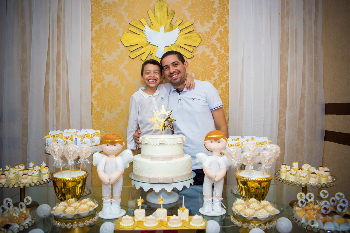 Luan abraçado com seu padrinho e tio