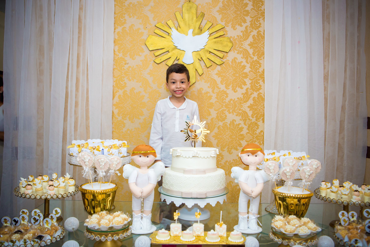 Luan na mesa de doces