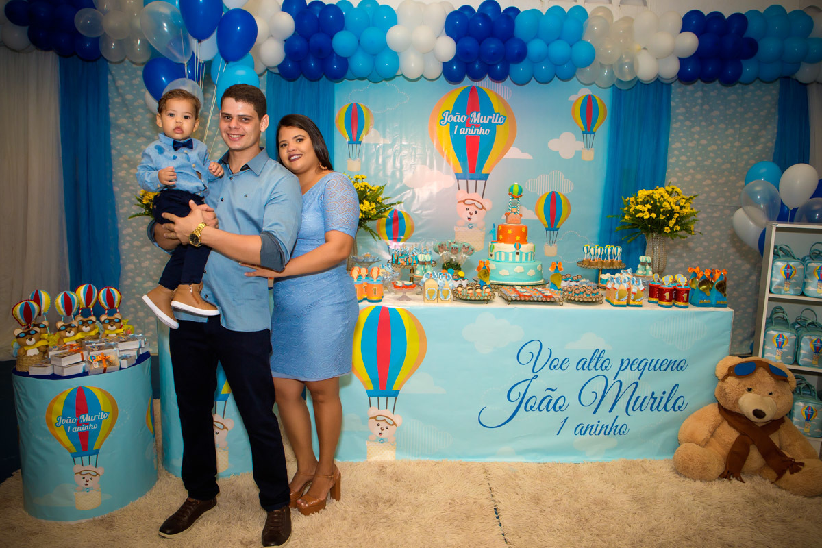 pais com filho no aniversário ursinho baloeiro