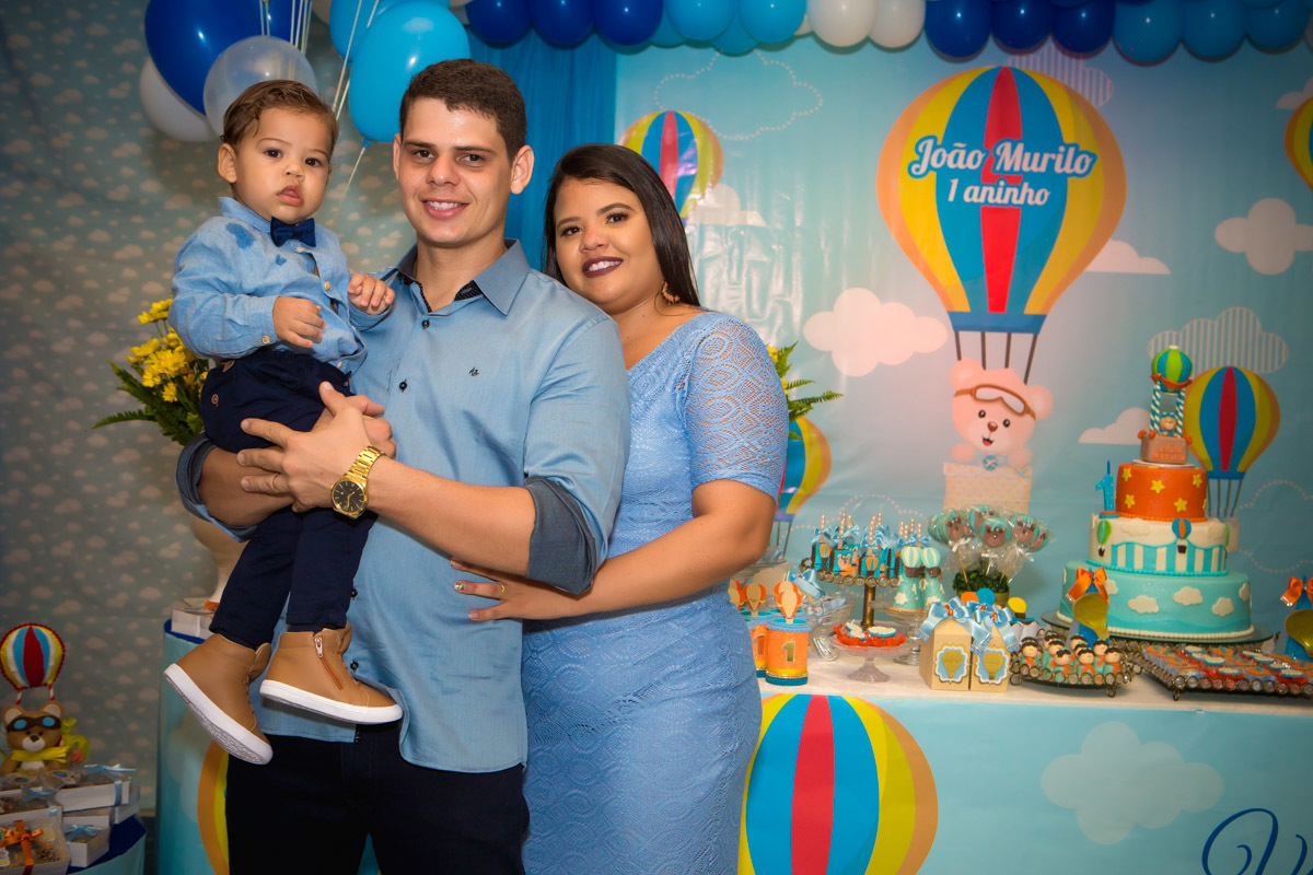 pais com filho no aniversário ursinho baloeiro