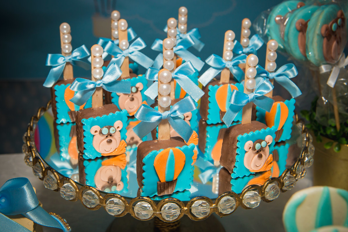 doces com balão e ursinho do aniversário ursinho baloeiro