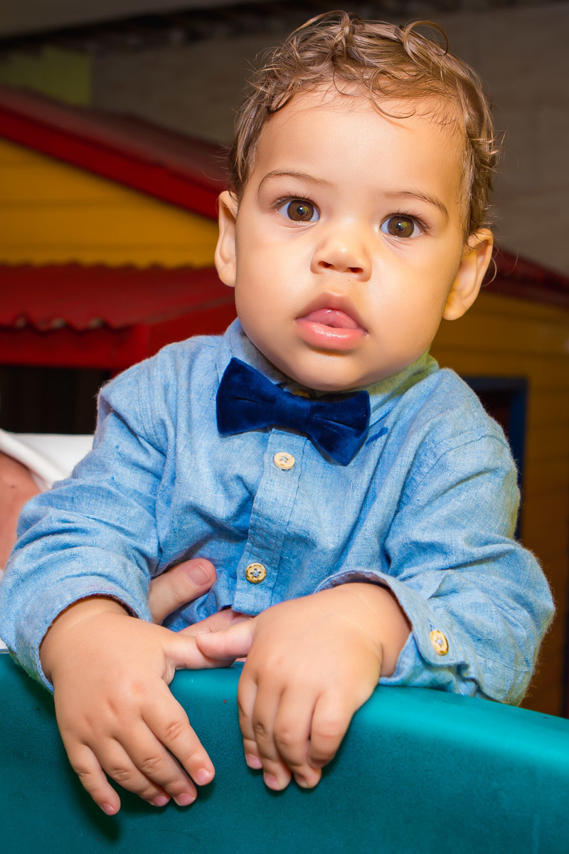 bebe brincando no aniversário ursinho baloeiro