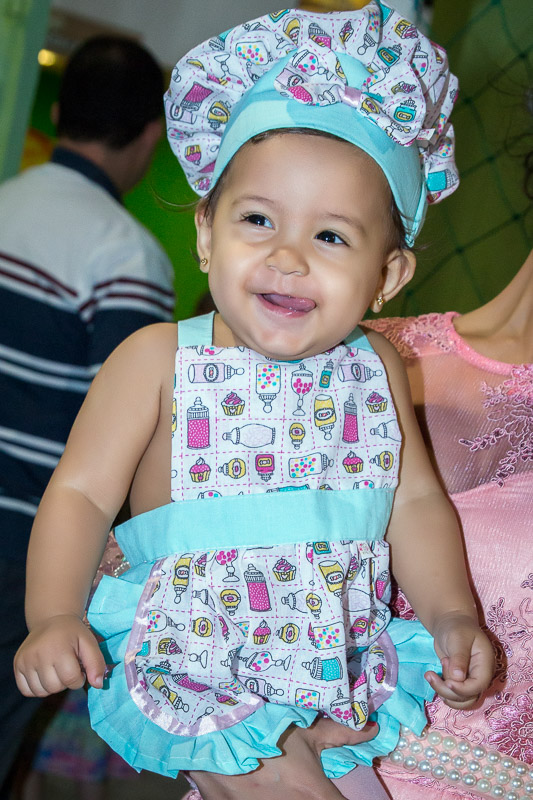 aniversariante mostrando a lingua