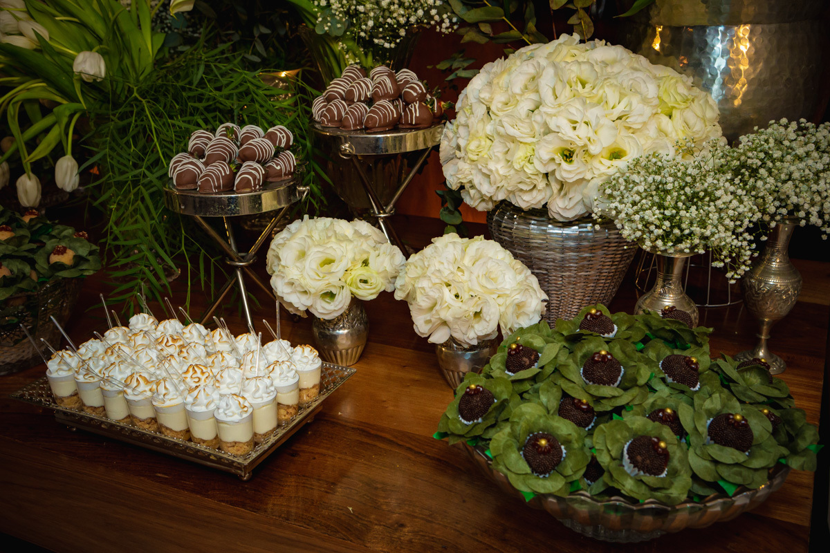 doces e decoração do casamento na recepção do Yolla Gourmet