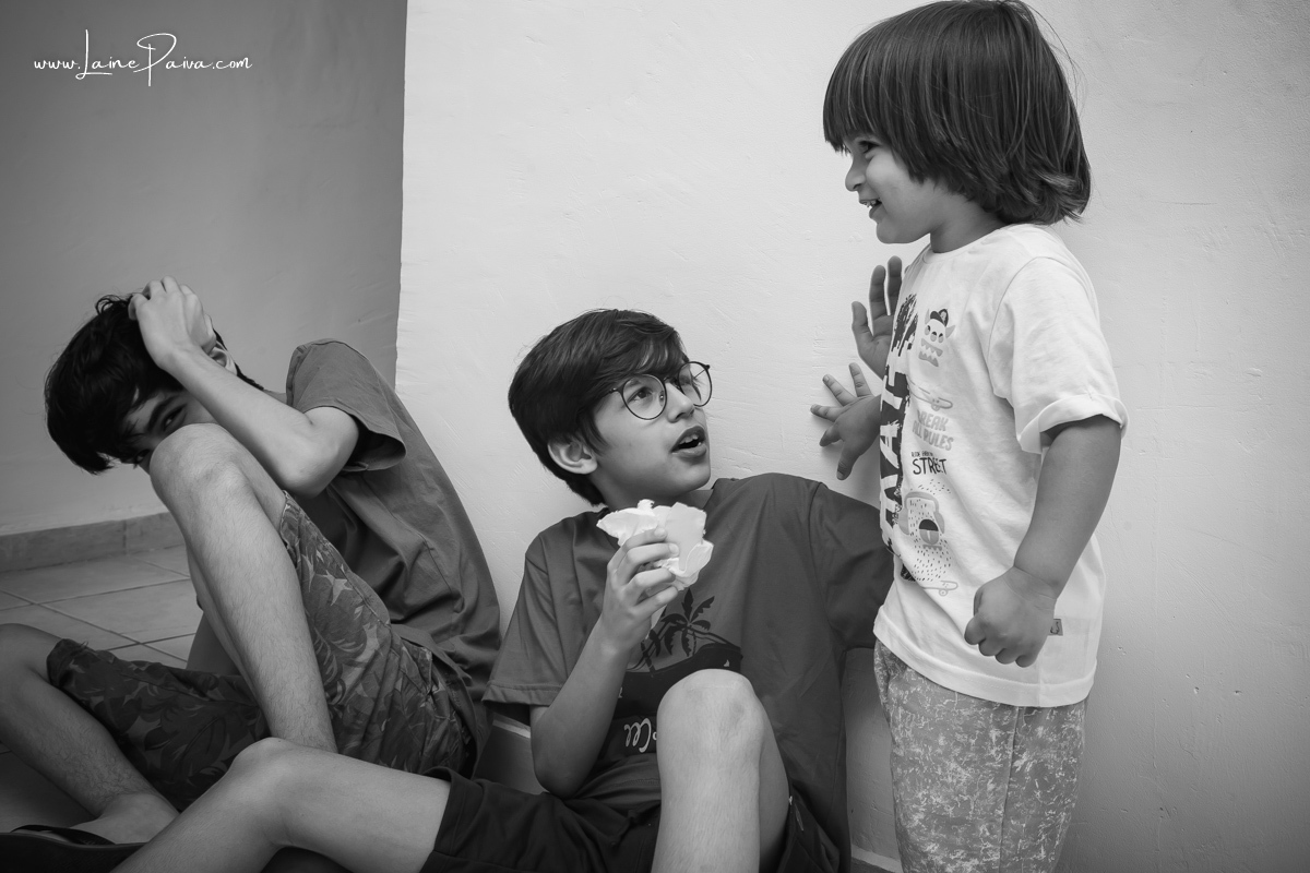 primo mais novo querendo pegar cachorro quente de primo em aniversário