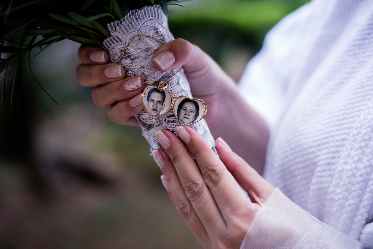 casando em mg, casando em tiradentes, igreja matriz de santo antonio, vestido de noiva, penteado de noiva morena, buque, wedding, making of