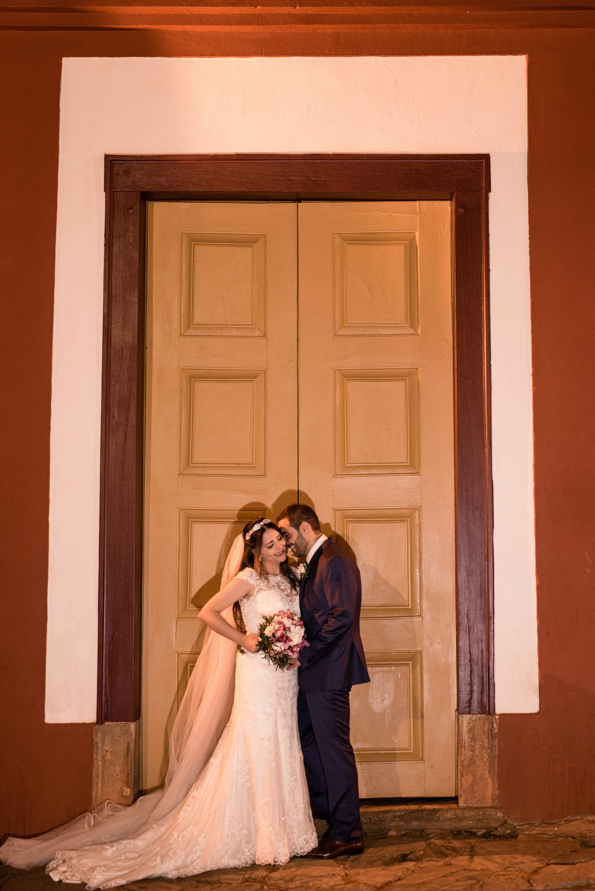 casando em mg, casando em tiradentes, igreja matriz de santo antonio, vestido de noiva, penteado de noiva morena, buque, wedding, making of