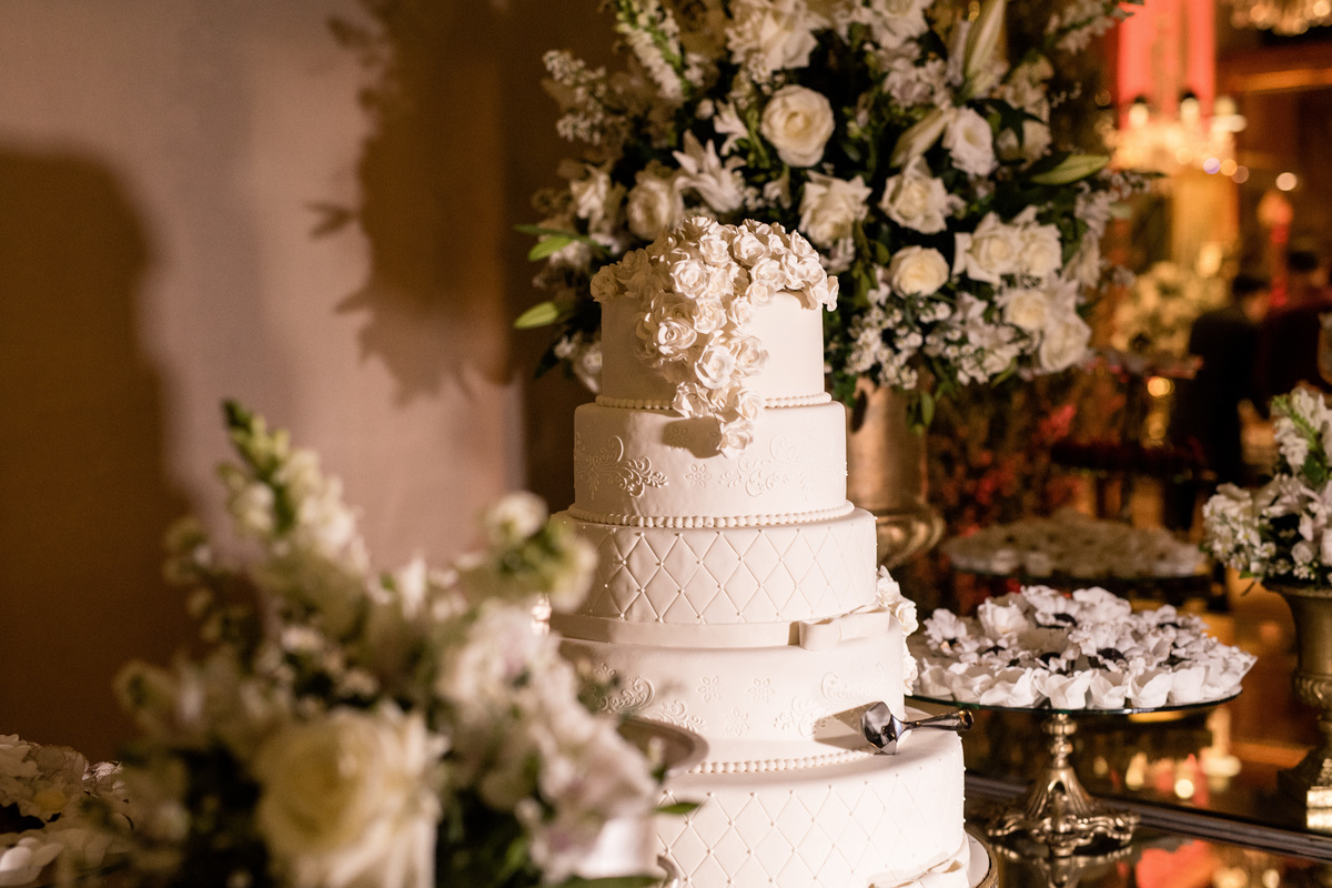 casando em mg, casando em tiradentes, igreja matriz de santo antonio, vestido de noiva, penteado de noiva morena, buque, wedding, making of