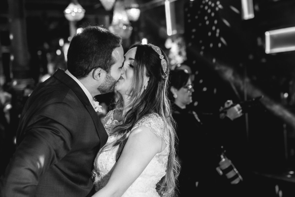 casando em mg, casando em tiradentes, igreja matriz de santo antonio, vestido de noiva, penteado de noiva morena, buque, wedding, making of