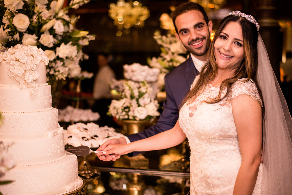 casando em mg, casando em tiradentes, igreja matriz de santo antonio, vestido de noiva, penteado de noiva morena, buque, wedding, making of