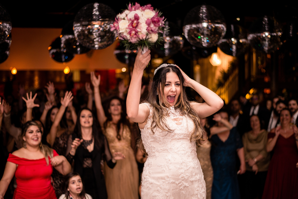 casando em mg, casando em tiradentes, igreja matriz de santo antonio, vestido de noiva, penteado de noiva morena, buque, wedding, making of