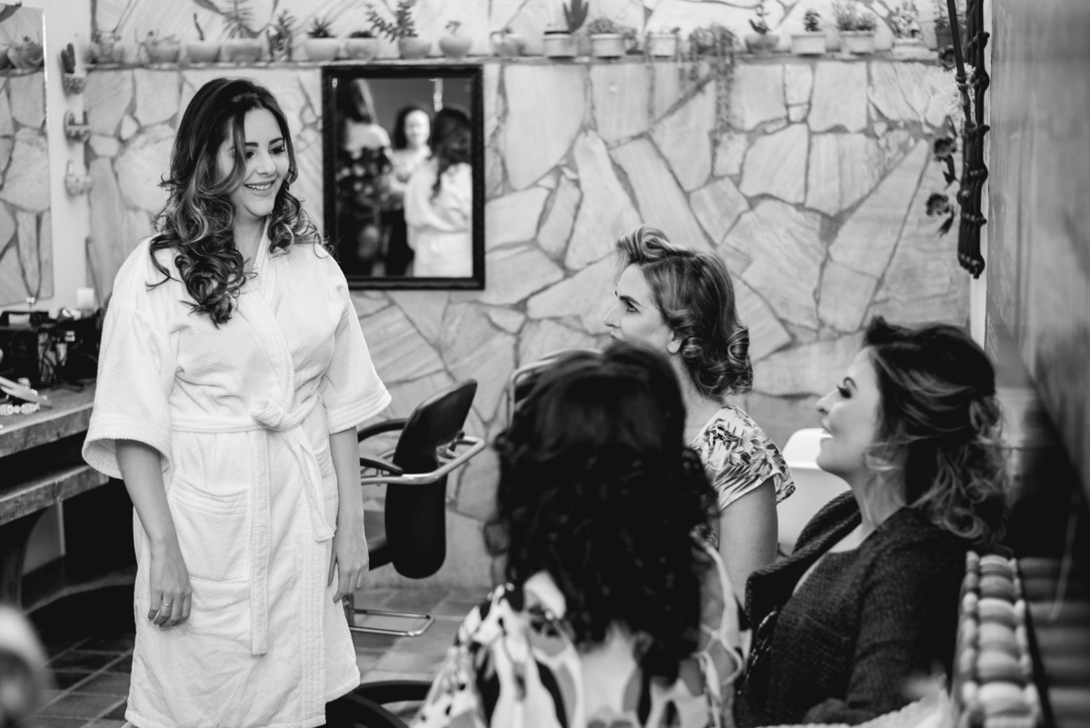 casando em mg, casando em tiradentes, igreja matriz de santo antonio, vestido de noiva, penteado de noiva morena, buque, wedding, making of