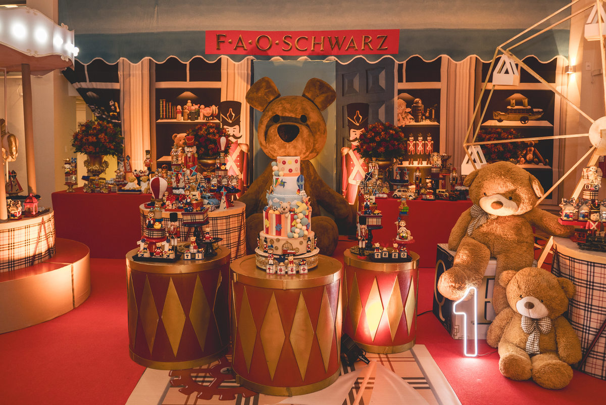 Um aninho, aniversário infantil, decoração elaborada, fábrica de brinquedos, fotografia infantil, Estúdio Marie