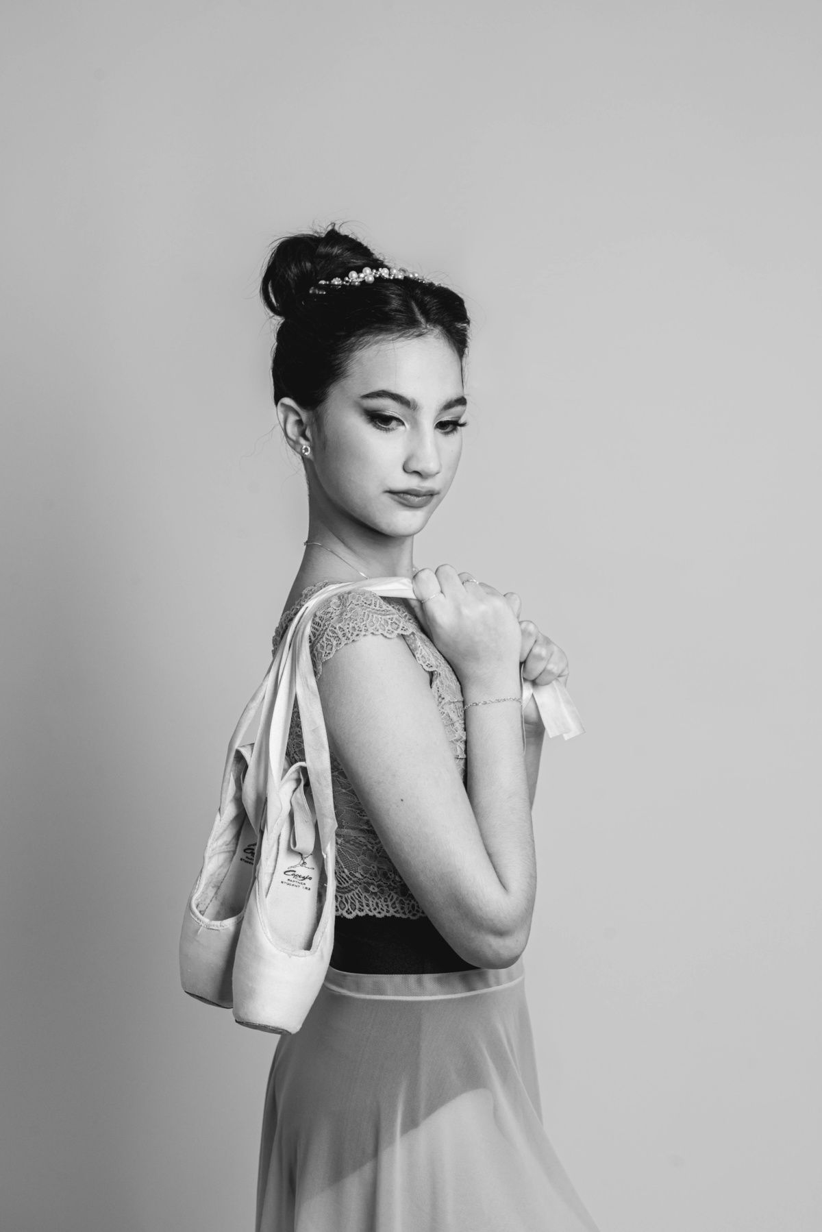 Ensaio feminino, ensaio com bolo, celebrando a vida, ensaio teen, inspirações ensaio feminino, ensaio com luz rosa, Estúdio Marie