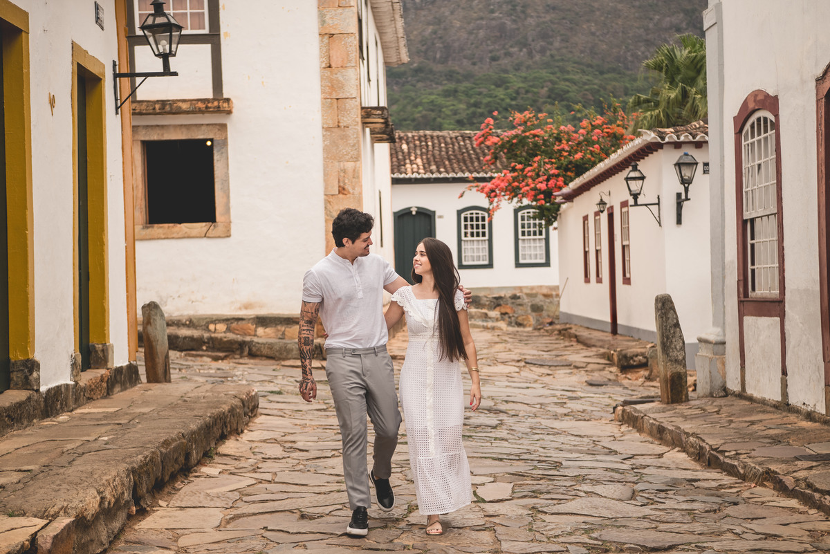 Ensaio de casal, inspirações de fotos de casal, foto em Tiradentes, Estúdio Marie, pedido de casamento, Estúdio Marie