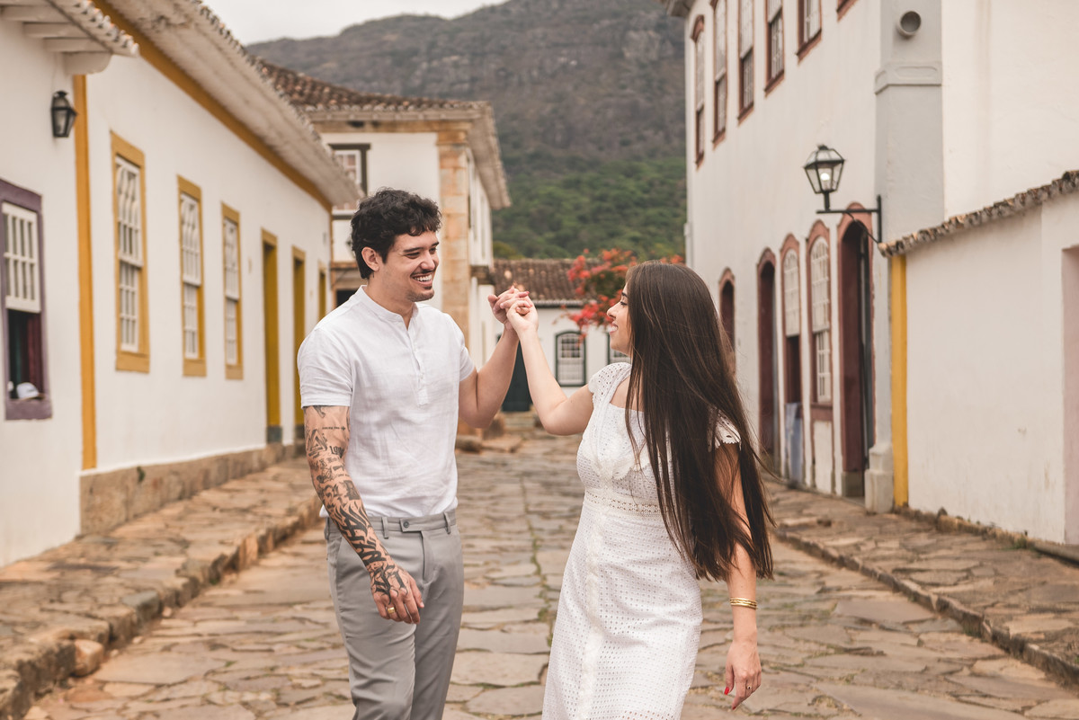 Ensaio de casal, inspirações de fotos de casal, foto em Tiradentes, Estúdio Marie, pedido de casamento, Estúdio Marie