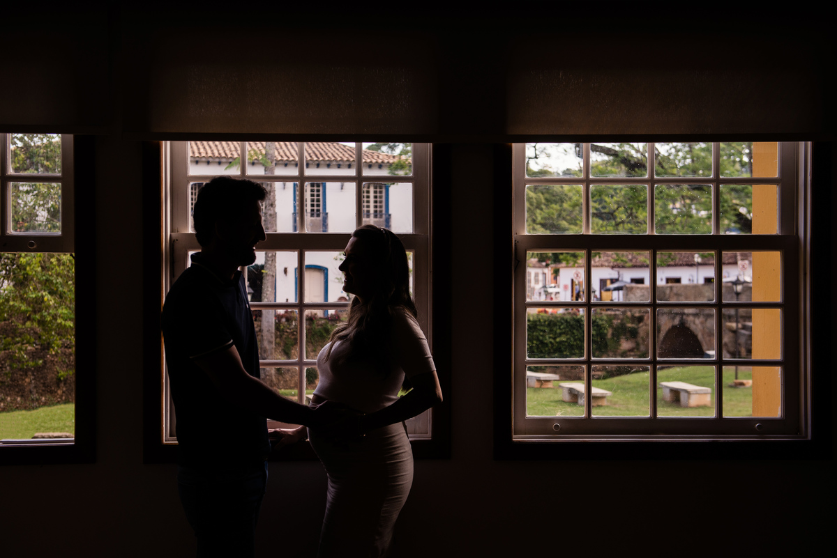 Ensaio gestante, inspirações fotos de grávida, fotografia de família, Estúdio Marie, Foto em Tiradentes, foto mãe e filho, ensaio ao ar livre