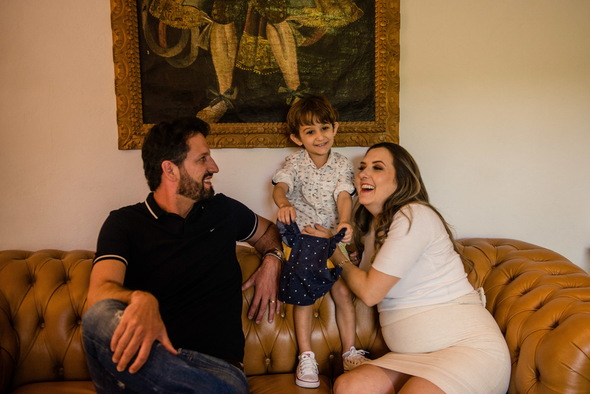 Ensaio gestante, inspirações fotos de grávida, fotografia de família, Estúdio Marie, Foto em Tiradentes, foto mãe e filho, ensaio ao ar livre