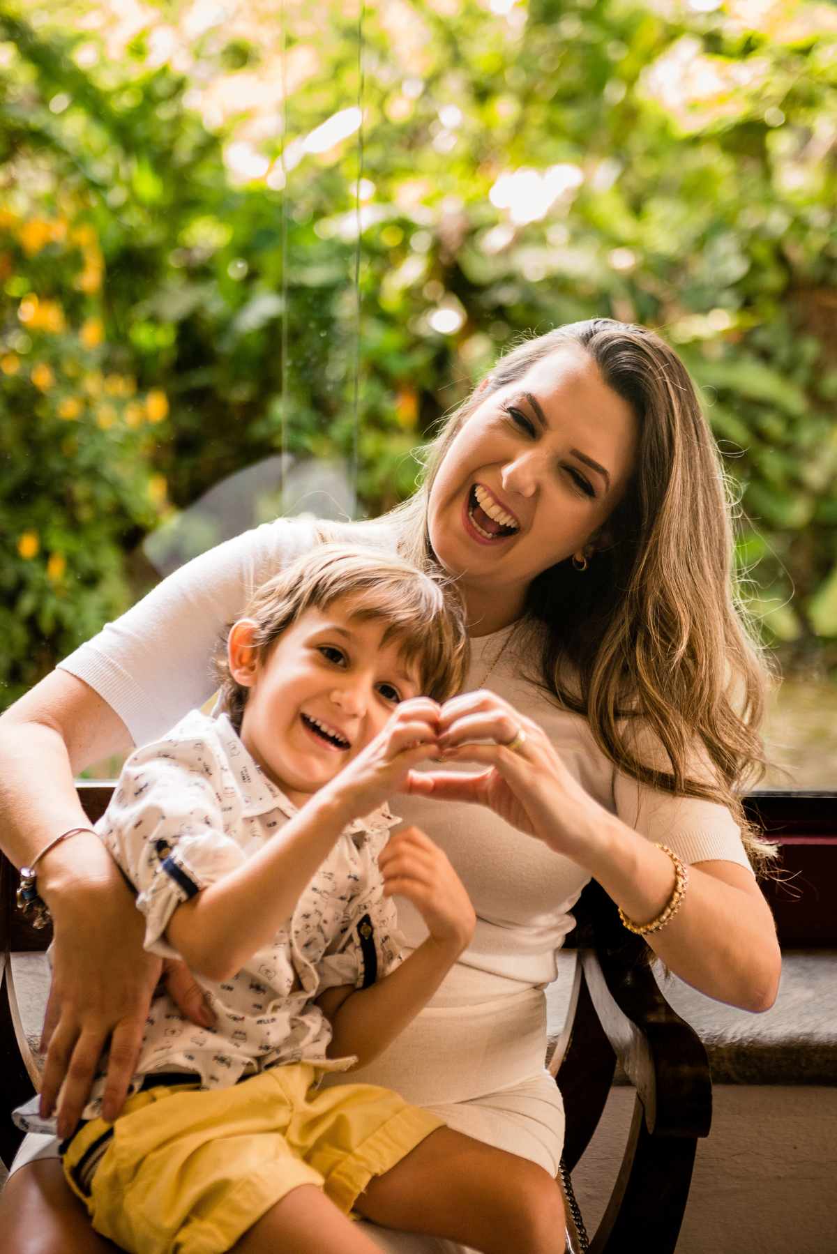 Ensaio gestante, inspirações fotos de grávida, fotografia de família, Estúdio Marie, Foto em Tiradentes, foto mãe e filho, ensaio ao ar livre